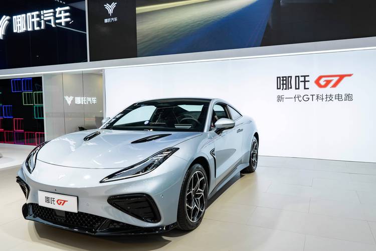 重庆武隆区振福时企业管理咨询哪吒汽车在智能汽车领域的表现，领途汽车在新能源汽车市场中的影响力